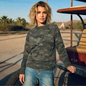 NEW! CAMO Sweatshirt! Unisex Oversized Comfy Camouflage Crewneck Size - M